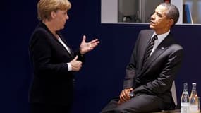 Barack Obama discutant avec la chancelière allemande Angela Merkel. Le président américain a été omniprésent ces deux derniers jours à Cannes, où il a pris un cours accéléré en politique européenne lors du sommet du G20, dominé par la crise de la zone eur