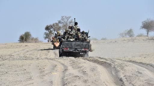 Des soldats nigérians en patrouille à Bosso, près de la frontière avec le Niger, le 25 mai 2015