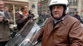 Gérard Depardieu est jugé pour conduite en état d'ivresse après une chute à scooter en novembre 2012 à Paris.