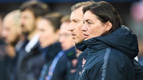 Corinne Diacre et le staff des Bleues