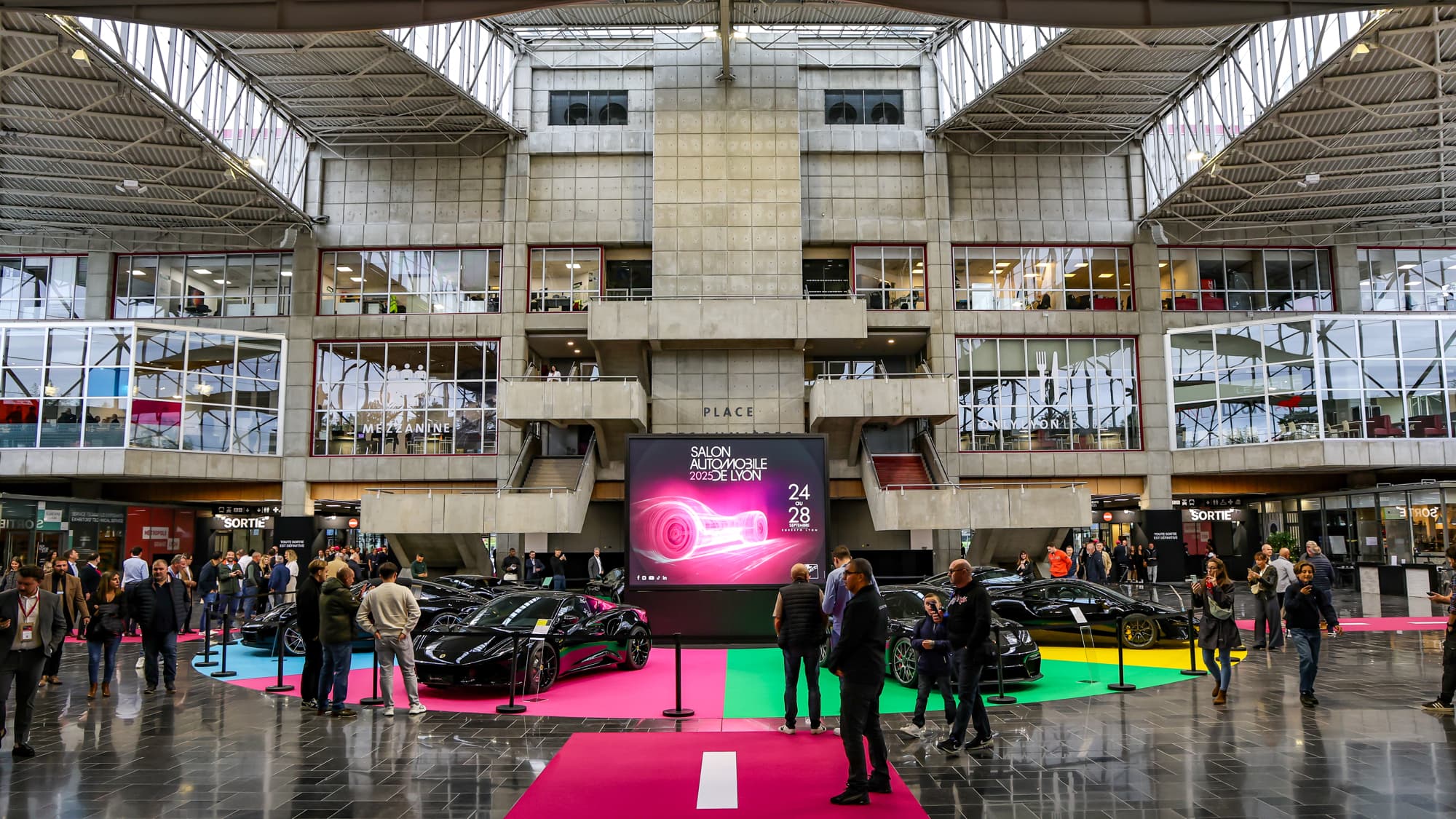 DE RENAULT À AUDI EN PASSANT PAR CITROËN, BMW OU FERRARI... UNE AVALANCHE DE NOUVEAUTÉS AU SALON DE LYON POUR CONTRER L'INVASION DES CONSTRUCTEURS CHINOIS