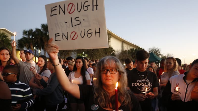 Recueillement quelques jours après la tuerie de Parkland