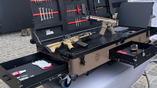 Pour cette caisse tactique à outils, le caporal-chef Pezet a reçu le prix de l'innovation.