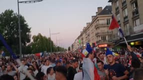 France-Belgique: les rues de Caen célèbrent la victoire des Bleus - Témoins BFMTV
