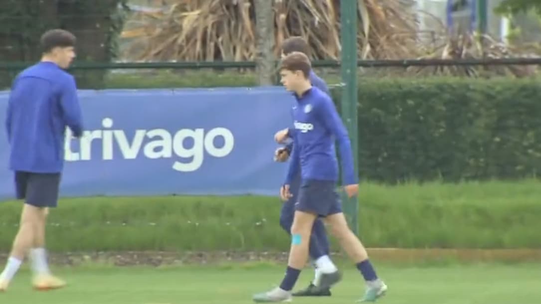Chelsea : Charlie Holland, 14 ans, a participé à l'entraînement des pros Chelsea : Charlie Holland, 14 ans, a participé à l'entraînement des pros