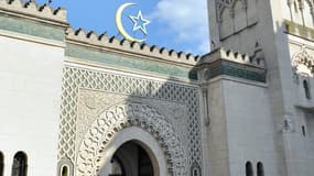 Moins d'un Français sur cinq se sent lié à une communauté, du fait de ses origines ou de sa religion. Ici la mosquée de Paris, en 2012.