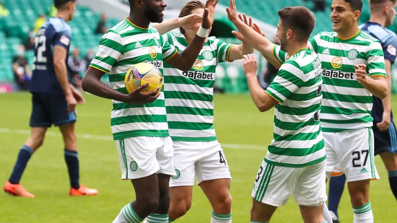 Odsonne Edouard félicité par ses partenaires du Celtic