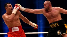 Wladimir Klitschko (à gauche) et Tyson Fury lors de leur combat en novembre 2015