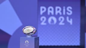 Un ballon de rugby lors de l'épreuve de rugby à VII des JO de Paris 2024, à St Denis, le 25 juillet