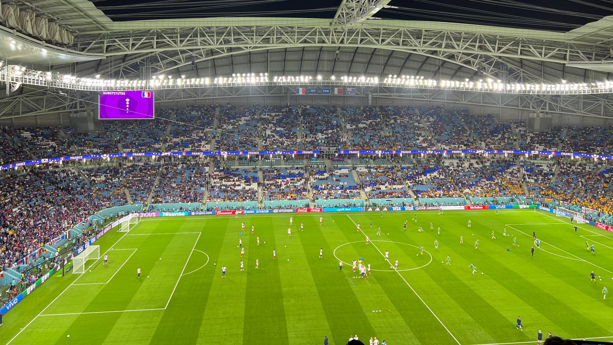 Le stade Al-Janoub encore bien vide à 20 minutes de France-Australie