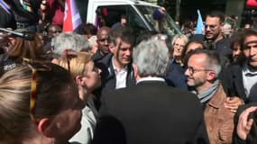 Olivier Faure et Jean-Luc Mélenchon se serrent le mai lors du défilé du 1er-Mai 