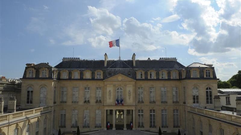L'Elysée a promis jeudi un usage parcimonieux des sondages après l'annonce que François Hollande a renoncé à son engagement de ne pas commander d'enquêtes d'opinion. Selon Le Parisien, l'Elysée a fait volte face en raison de la baisse de popularité du che