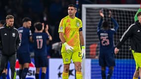 Le gardien d'Aston Villa Emiliano Martinez face au PSG en Ligue des champions le 9 avril 2025 au Parc des Princes 