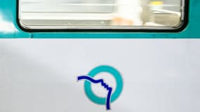 Le logo de la RATP dans le métro à Saint-Denis, le 24 janvier 2025 près de Paris