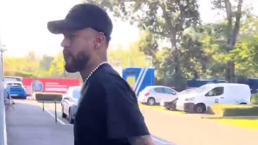 Neymar de retour au centre d'entraînement. 