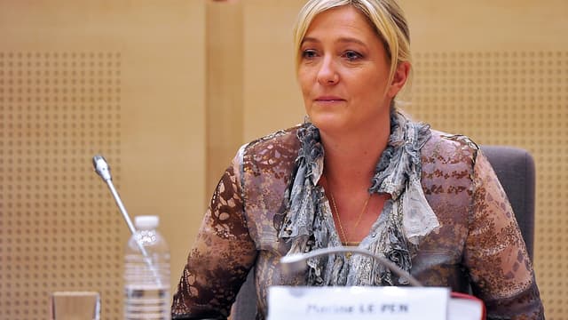 Marine Le Pen lors d'une conférence de presse au parlement européen