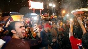 Des personnes d'origine cubaine dans les rues de Little Havana (Floride) à la mort de Fidel Castro. 