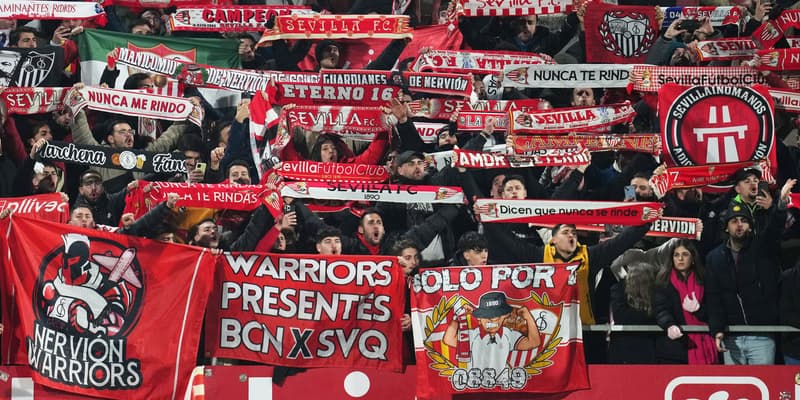 Des fans du FC Séville lors d'un match de Liga le 21 janvier 2024