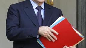 François Fillon a annoncé jeudi soir une croissance économique au premier trimestre supérieure à 0,8% et a maintenu la prévision du gouvernement de 2% pour 2011, sans exclure une révision à la hausse ultérieurement. /Photo prise le 23 mars 2011/REUTERS/Be