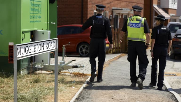 Des policiers britanniques à Amesbury