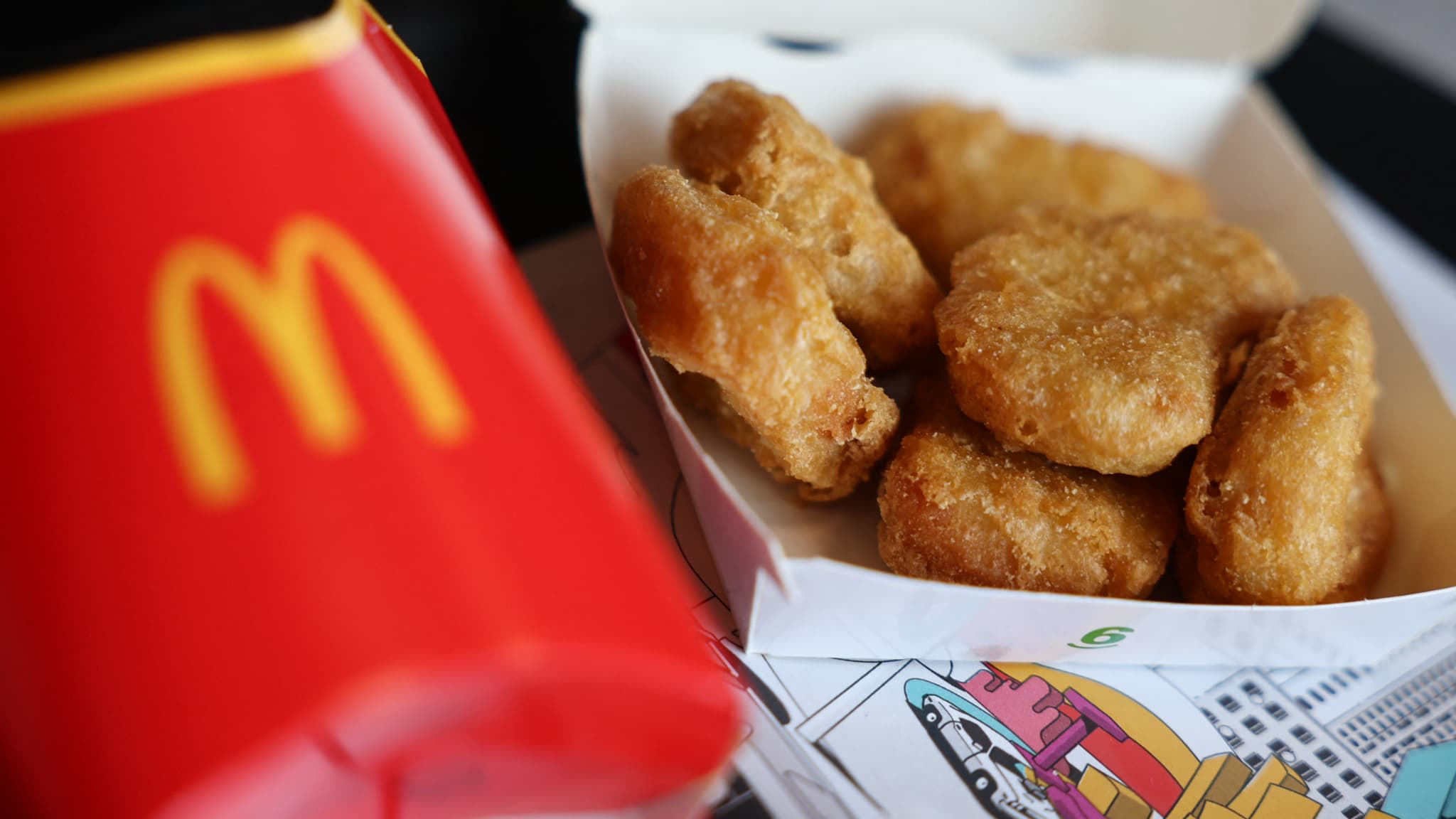 McDonald's McNuggets Menüsü 12 Euro, Master Poulet'te Yarım Tavuk ve Pilav 7,50 Euro... Ucuz Fiyatlı Yeni Markaların Baskısı Altında McDonald's, Fransa Üretimi Tavuğunun İzlenebilirliğini Öne Çıkarıyor