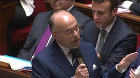 Les Républicains, "une entreprises de contrefaçon", selon Cazeneuve