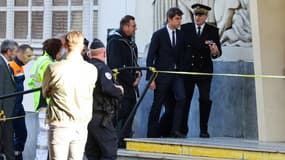 Le ministre de l'Education Gabriel Attal arrive au collège-lycée d'Arras le 14 octobre 2023, au lendemain de l'attaque terroriste qui a coûté la vie à un enseignant de français