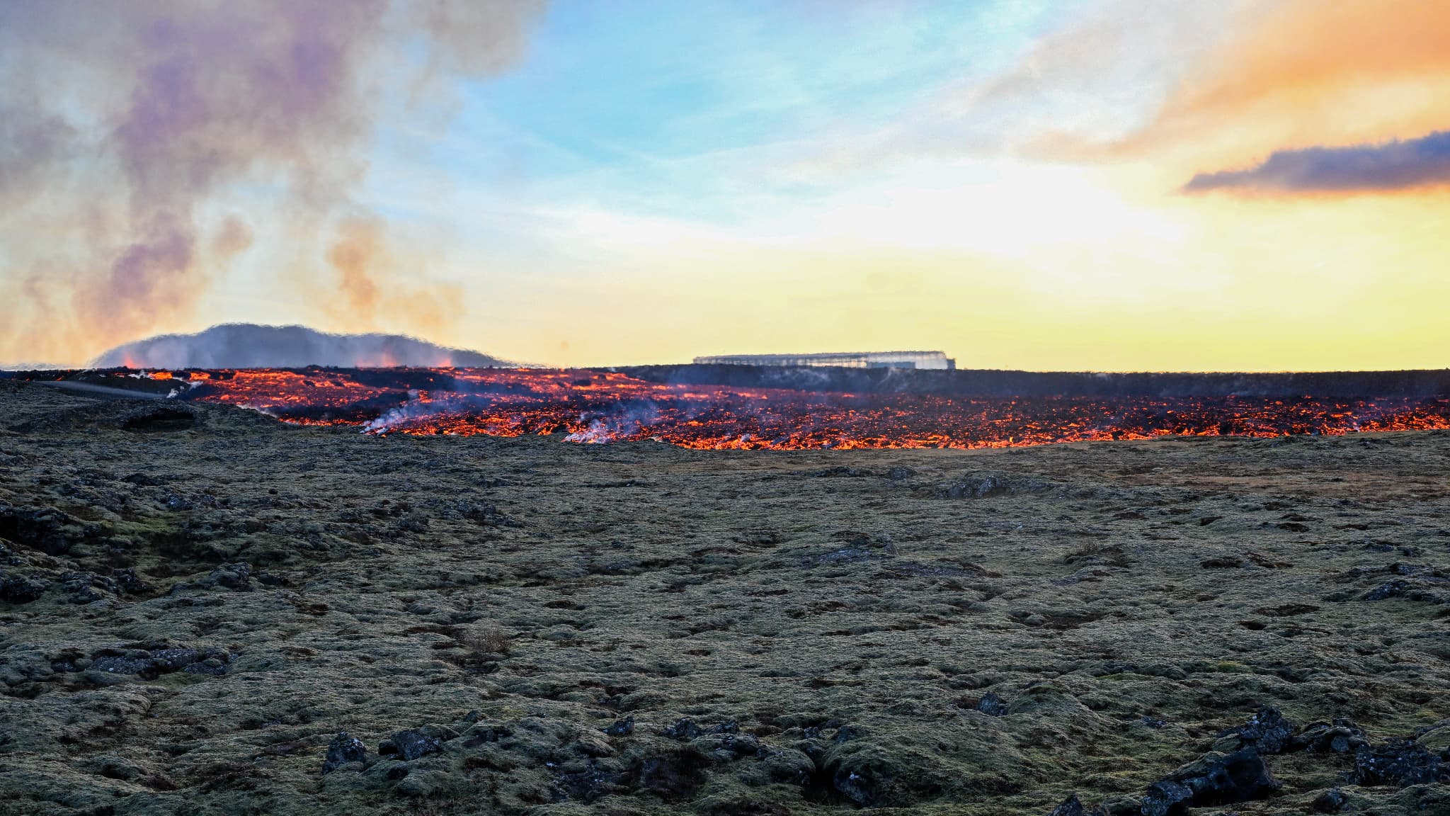 La lave s'approche de la ville de Grindavik, le 14 janvier 2024
