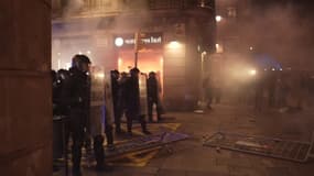 Covid-19: vives tensions à Barcelone lors d'un rassemblement contre les restrictions