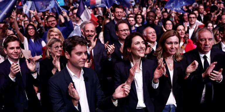 (De G à D): le Premier ministre Gabriel Attal, la tête de liste macroniste aux européennes Valérie Hayer, la présidente de l'Assemblée nationale Yael Braun-Pivet et le président du MoDem Francois Bayrou lors du lancement de la campagne de la majorité à Lille, le 9 mars 2024  