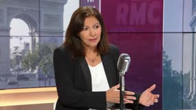 La maire de Paris, Anne Hidalgo, sur le plateau de BFMTV-RMC, le 13 mai 2020.