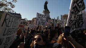 Des milliers de personnes se sont rassemblées à Paris