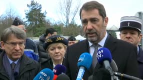 Le ministre de l'Intérieur Christophe Castaner, au côté du délégué interministériel à la sécurité routière Emmanuel Barbe, le 26 décembre, lors d'une opération de sensibilisation à la sécurité routière en Seine-et-Marne.