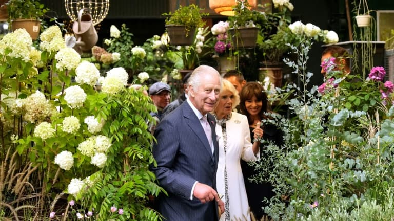 Le roi Charles III et la reine Camilla visitent le marché aux fleurs, le 21 septembre 2023 à Paris Le roi Charles III et la reine Camilla visitent le marché aux fleurs, le 21 septembre 2023 à Paris