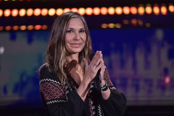 La chanteuse Zazie en mars 2022 lors d'un concert en soutien à l'Ukraine La chanteuse Zazie en mars 2022 lors d'un concert en soutien à l'Ukraine