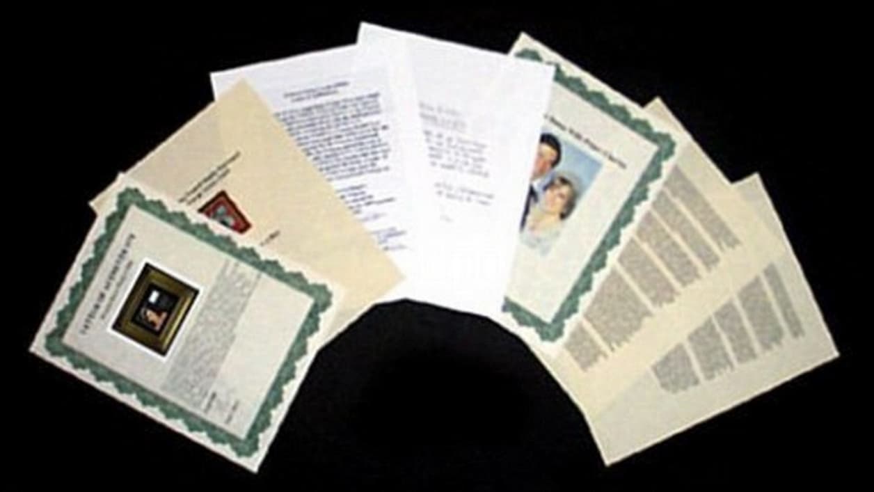 Les documents qui "certifient" l'authenticité de la mèche de cheveux de Lady Diana Les documents qui "certifient" l'authenticité de la mèche de cheveux de Lady Diana