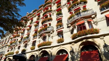 Le Plaza Athénée investit près de 200 millions d'euros dans des travaux d'agrandissement et de décoration.
