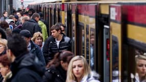 En Allemagne, il n'y a pas de salaire minimum généralisé. Mais l'explosion de la précarité dans le pays fait évoluer les mentalités.