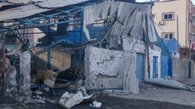 Un centre de distribution d'aide de l'UNRWA (ONU) après des frappes israéliennes dans le quartier de Tall al-Hawa, à Gaza, le 16 octobre 2023. 