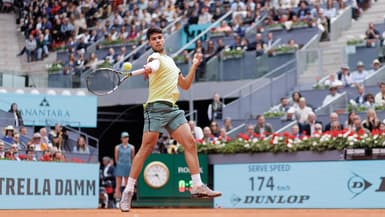 Carlos Alcaraz, le 30 avril 2024, lors de sa victoire au 3e tour du Masters 1000 de Madrid, face à Jan-Lennard Struff