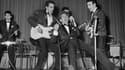 Le groupe de rock "Les Chaussettes noires" et son chanteur Eddy Mitchell, à Paris dans les années 1960