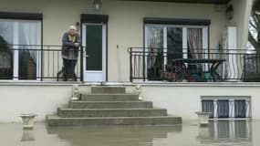 Crue de la Marne: à Lagny, des habitants refusent de quitter leur domicile 