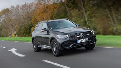 Un SUV Mercedes GLC.