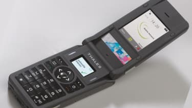 Le téléphone crypté de Thales présente toutes les garantie en matière de discrétion. Moins en matière d'esthétique.