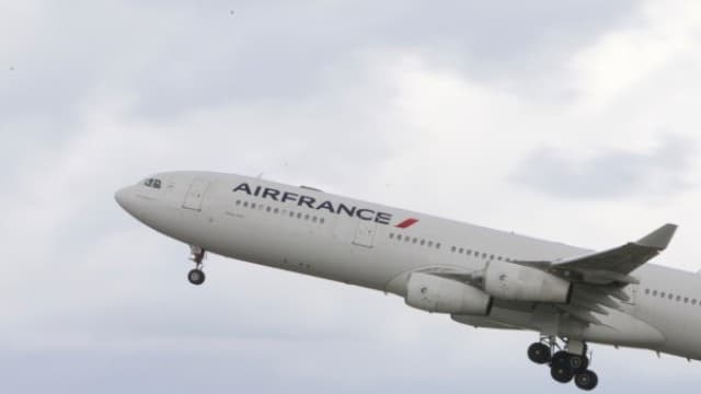 Un avion de la compagnie Air France a dû vidanger son kérosène peu de temps après son décollage. (PHOTO D'ILLUSTRATION)