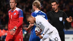 Mbappé face à l'Islande