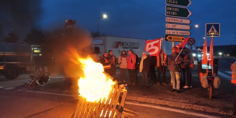 Les manifestants se sont rassemblés au niveau du rond-point des Vaches à Saint-Etienne du Rouvray