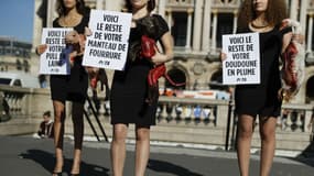 Une manifestation contre la fourrure le 27 septembre 2016 devant l'Opéra Garnier à Paris