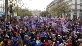 Des manifestantes à l'occasion de la Journée internationale contre les violences faites aux femmes, à Paris, le 25 novembre 2023.