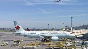Un avion d'Air Canada à l'aéroport international Pierre-Elliott-Trudeau de Montréal, Canada, le 1er mai 2018
